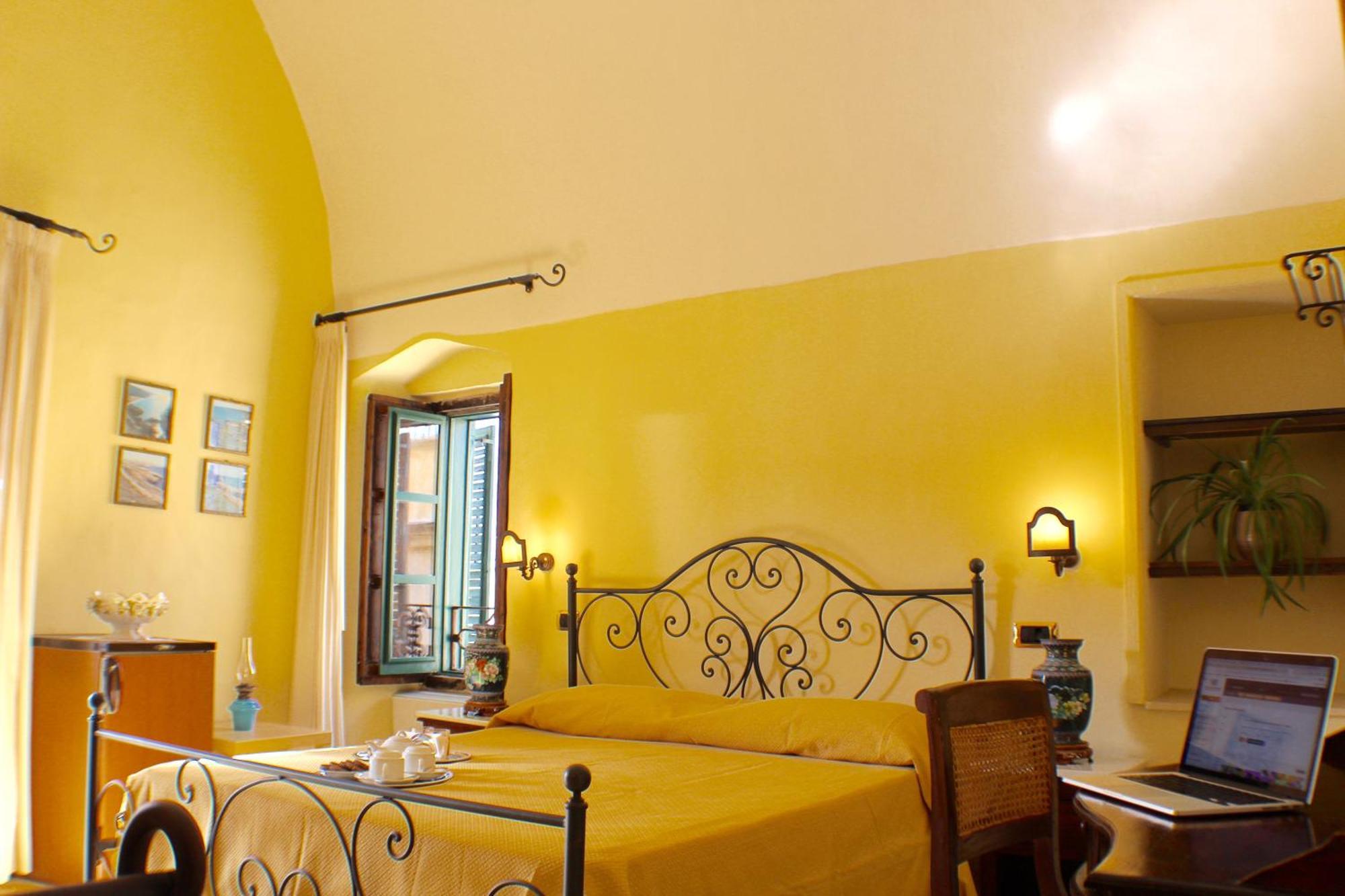 Palazzo Senape De Pace Bed & Breakfast Галиполи Екстериор снимка