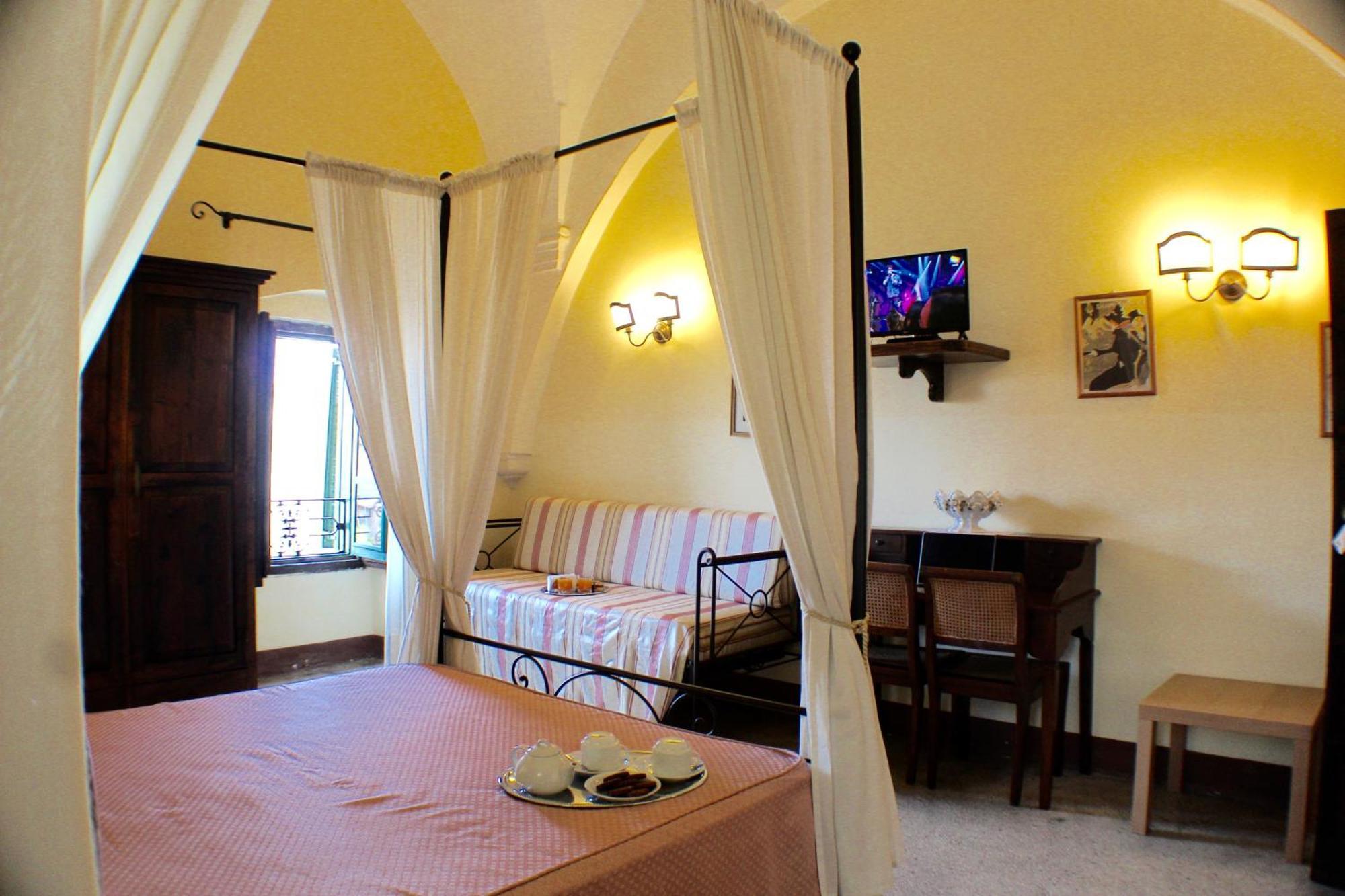 Palazzo Senape De Pace Bed & Breakfast Галиполи Екстериор снимка
