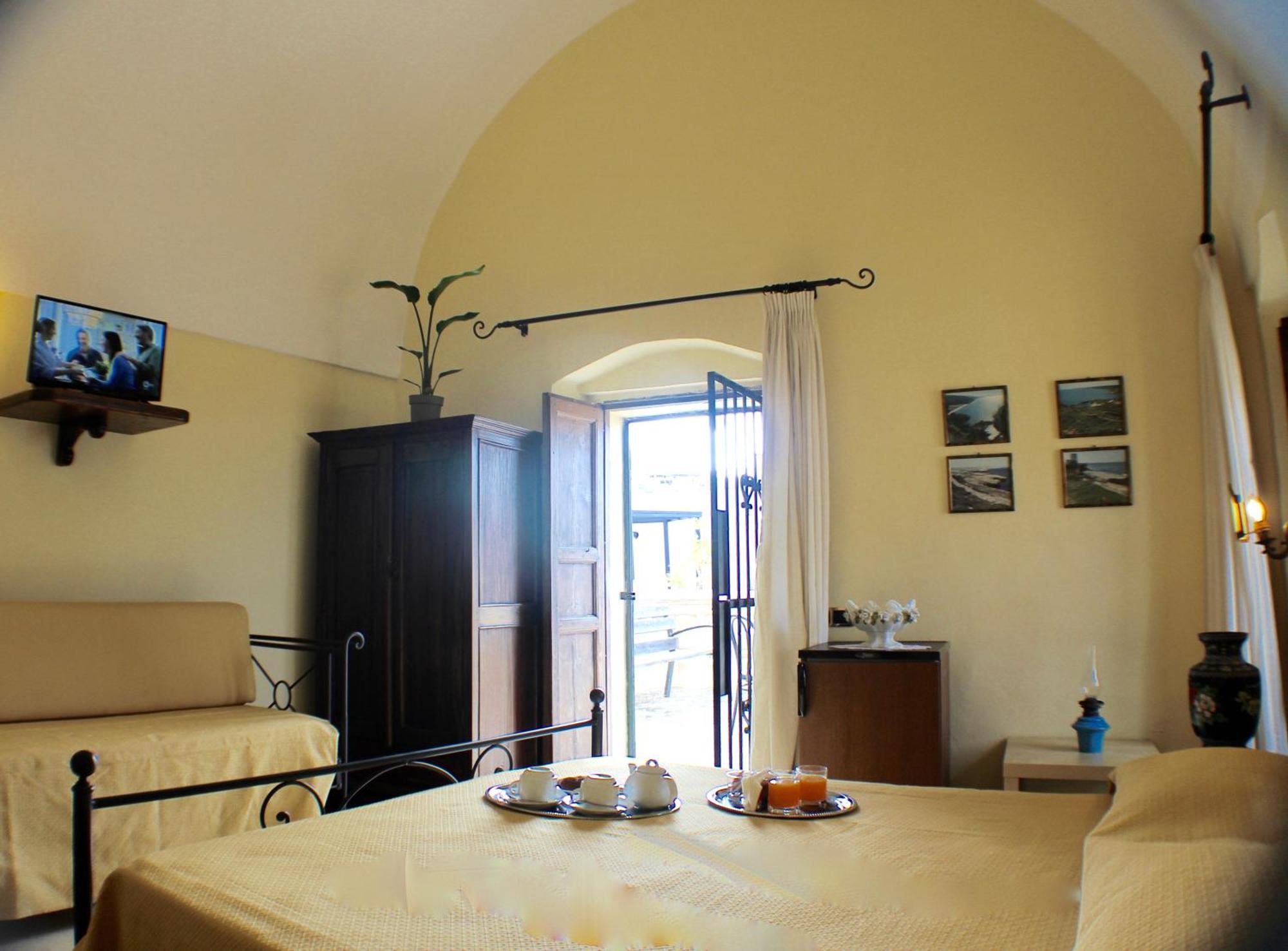 Palazzo Senape De Pace Bed & Breakfast Галиполи Екстериор снимка