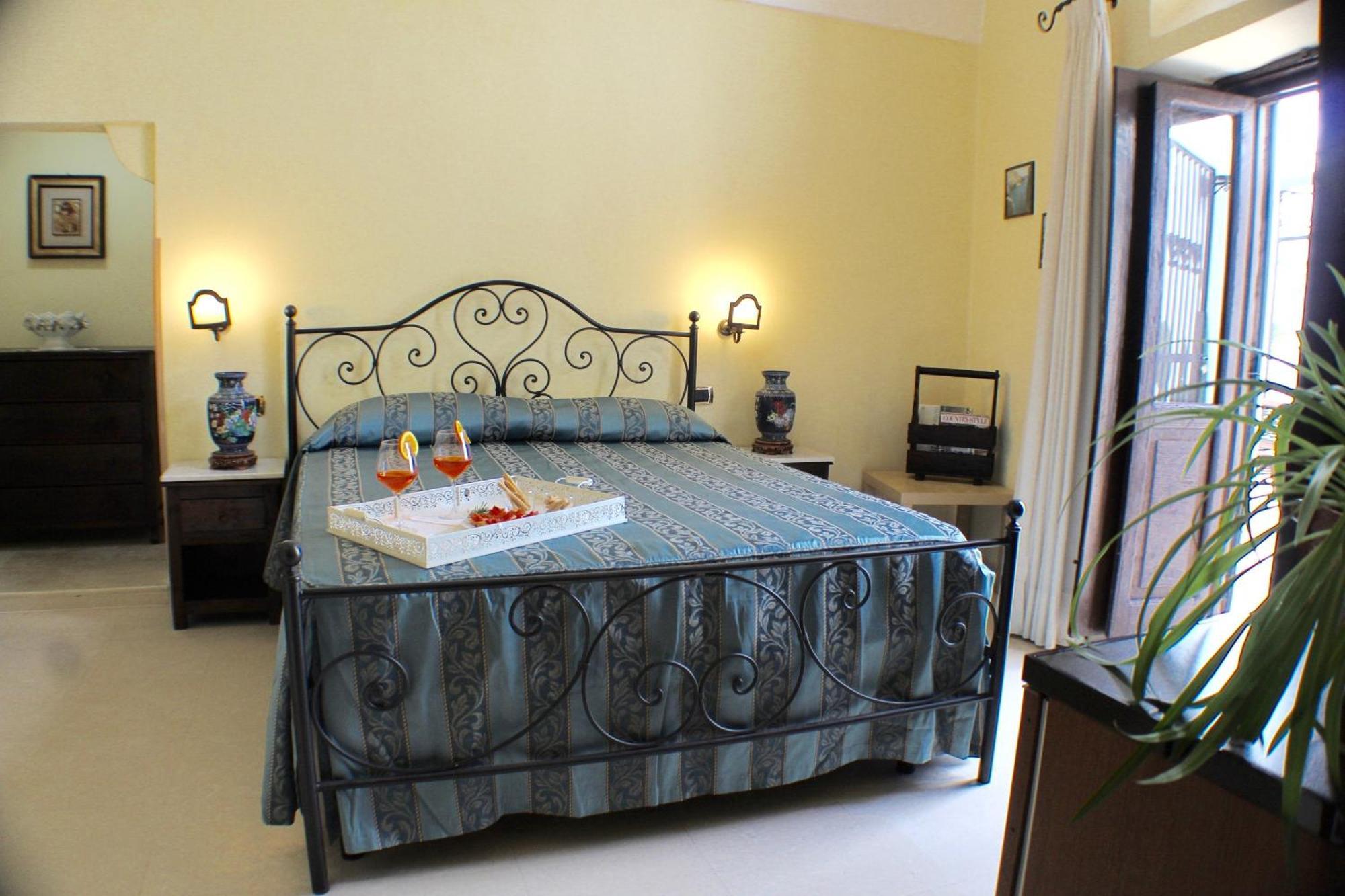 Palazzo Senape De Pace Bed & Breakfast Галиполи Екстериор снимка